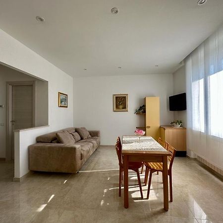 Il Blu Di Laveno Apartment Bagian luar foto