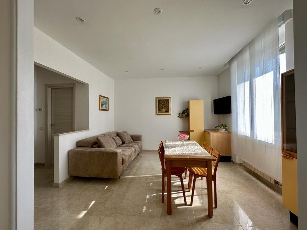 Il Blu Di Laveno Apartment Bagian luar foto